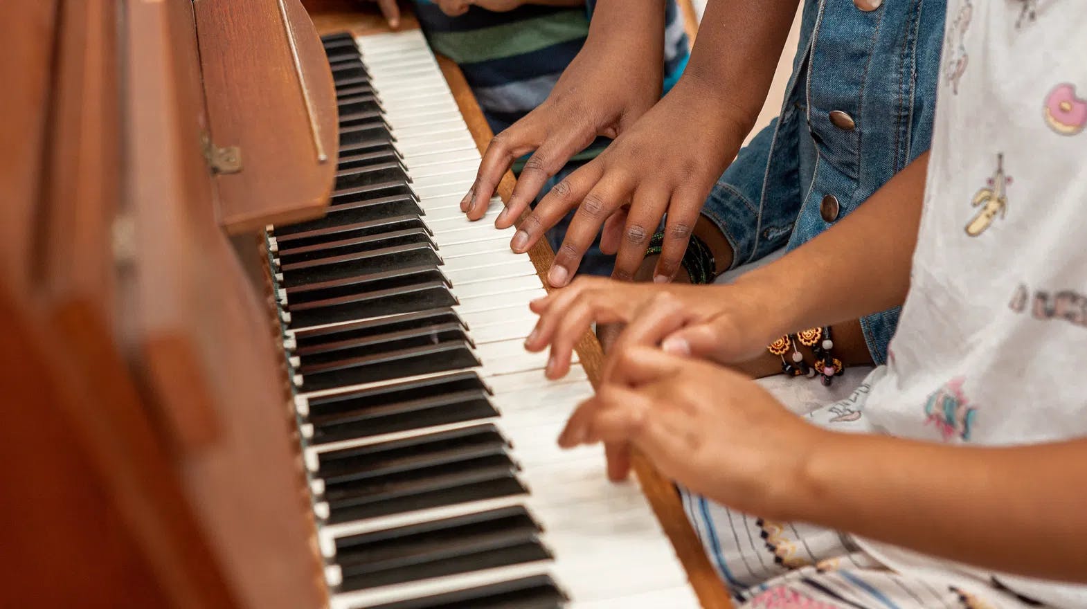 BSO - standaard - kinderen - handen - piano - muziek